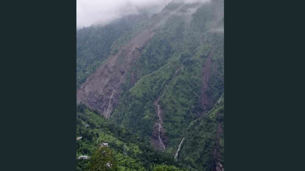  दोलखा पहिरो अपडेट : दुई शव फेला, दुई जना अझै बेपत्ता